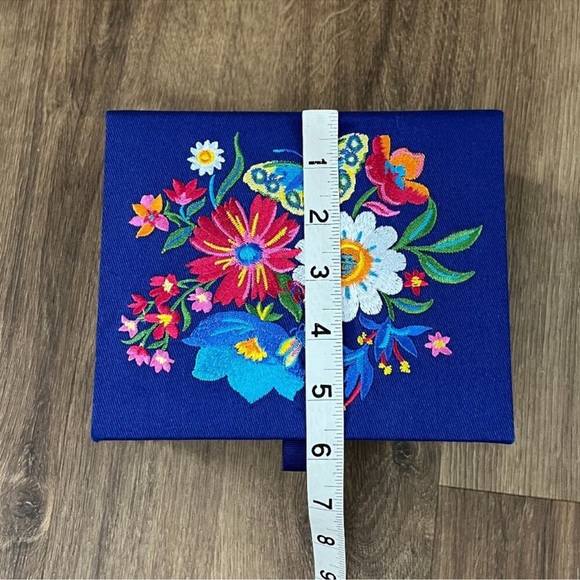 NEW Brighton French Garden Floral Embroidered Jewelry Box - Picture 6 of 9